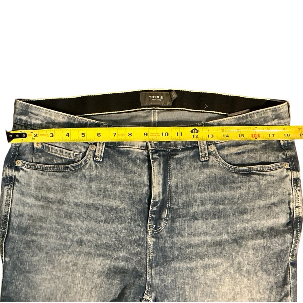 Torrid Crop Boot high rise jeans size 14. - Picture 3 of 6